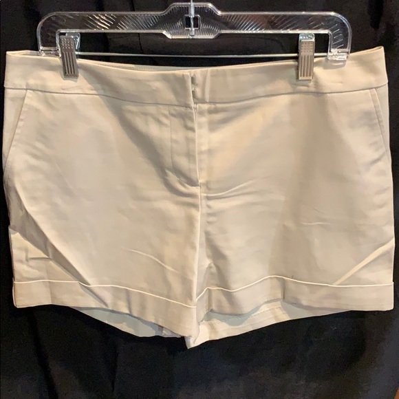 Apt 9 tan shorts - Picture 1 of 3